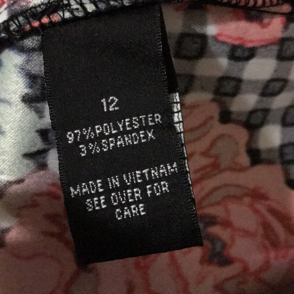 Dress With Rose Design - Picture 4 of 5